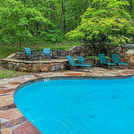 Chalet W Hot Tub, Large Deck, Grill, & Fast Wifi バークレー・スプリングス エクステリア 写真