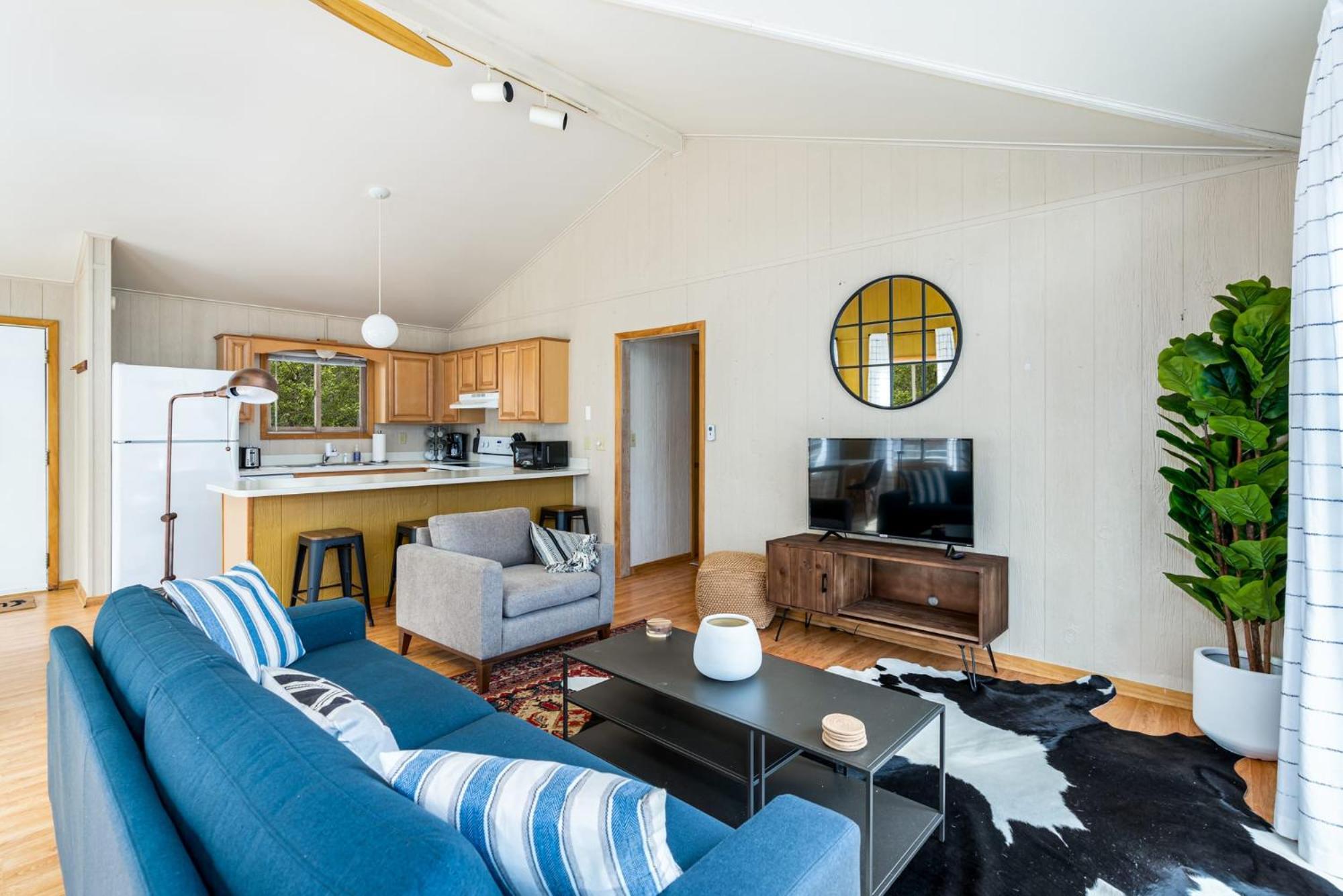 Chalet W Hot Tub, Large Deck, Grill, & Fast Wifi バークレー・スプリングス エクステリア 写真