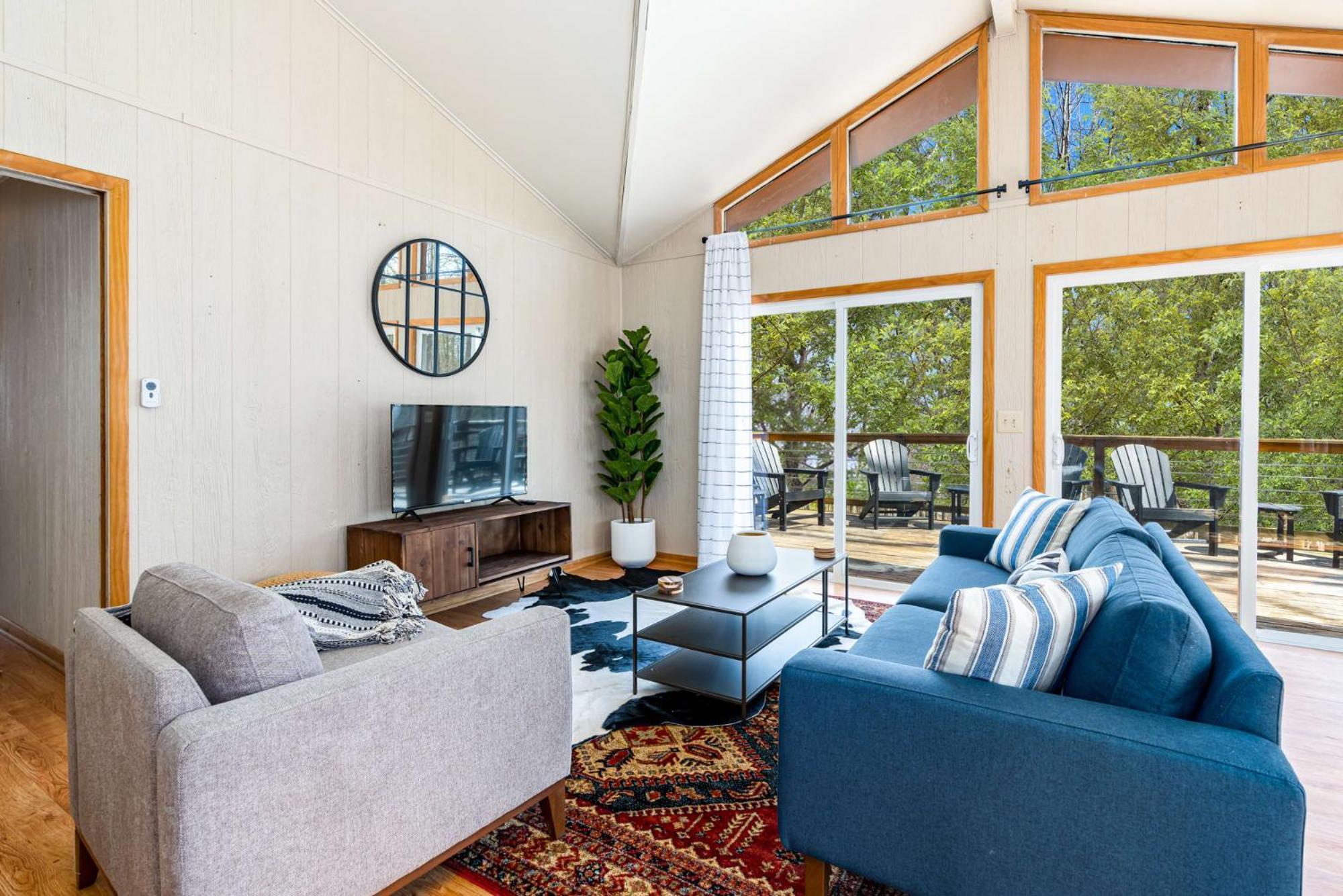 Chalet W Hot Tub, Large Deck, Grill, & Fast Wifi バークレー・スプリングス エクステリア 写真