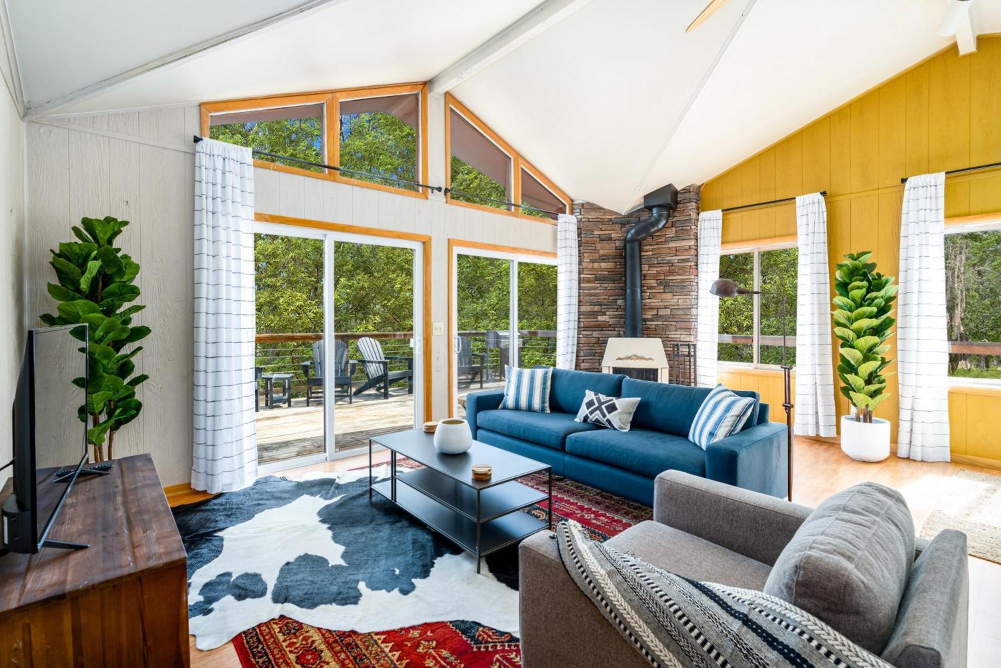 Chalet W Hot Tub, Large Deck, Grill, & Fast Wifi バークレー・スプリングス エクステリア 写真